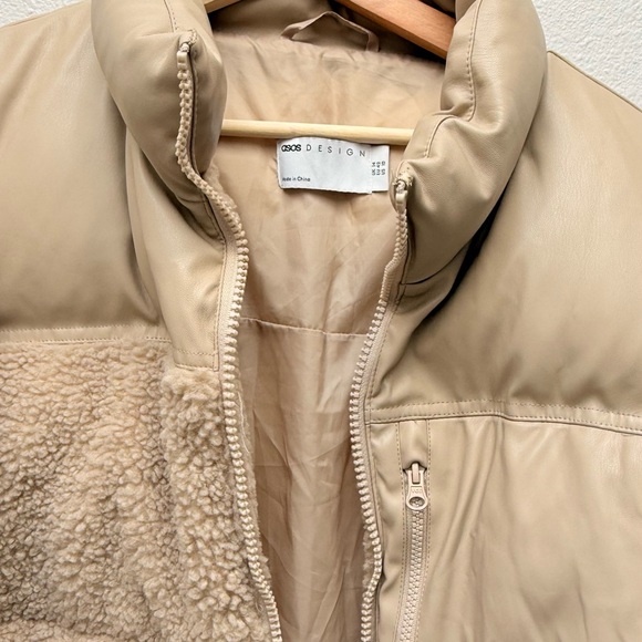 ASOS DESIGN Faux Leather Patched Fleece Puffer Jacket – Stone, Size 10 - Picture 2 of 7
